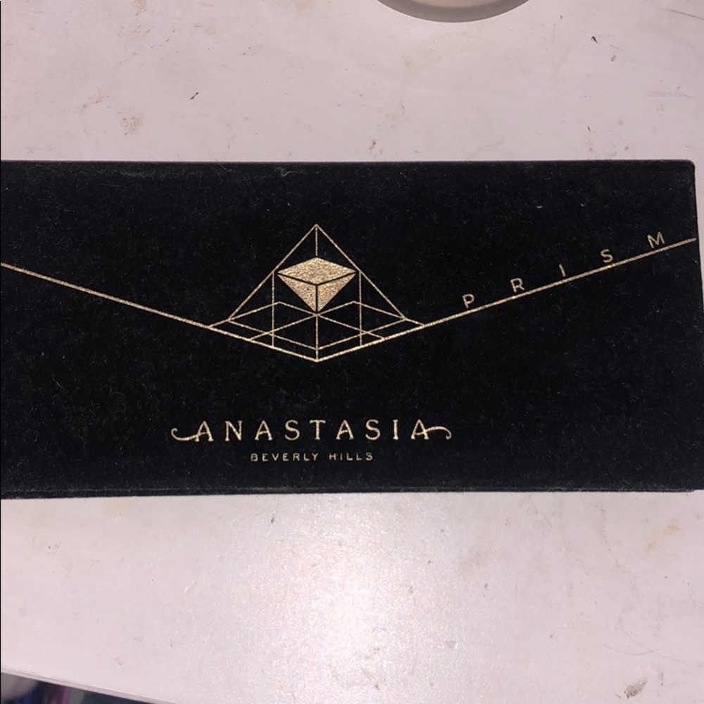 ABH prism eyeshadow pallete
